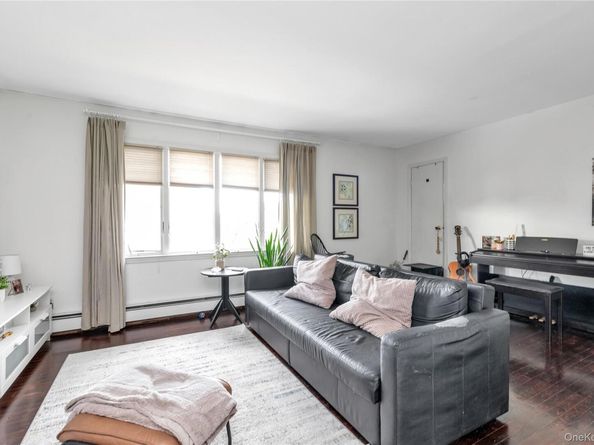 41 Jackson Avenue, Mineola NY 11501
