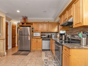 41 Jackson Avenue, Mineola NY 11501