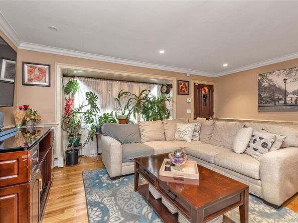41 Jackson Avenue, Mineola NY 11501