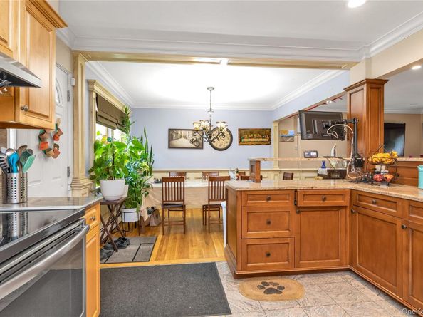41 Jackson Avenue, Mineola NY 11501