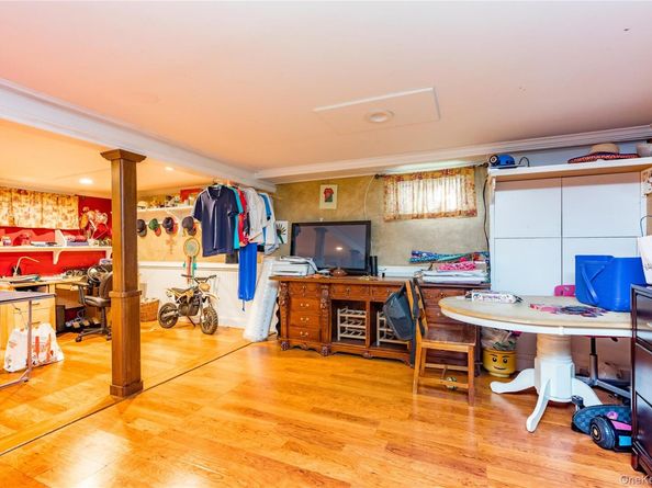 41 Jackson Avenue, Mineola NY 11501