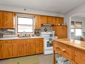 41 Jackson Avenue, Mineola NY 11501
