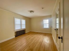 24 Tulip Lane, New Hyde Park NY 11040