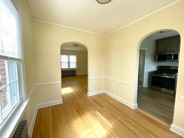 24 Tulip Lane, New Hyde Park NY 11040