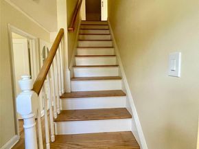 24 Tulip Lane, New Hyde Park NY 11040