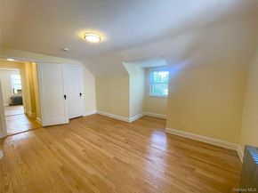24 Tulip Lane, New Hyde Park NY 11040