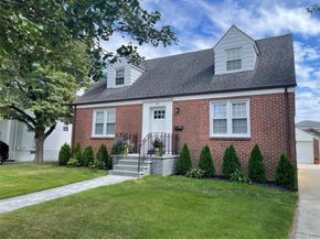 24 Tulip Lane, New Hyde Park NY 11040