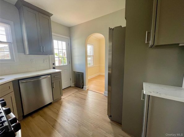 24 Tulip Lane, New Hyde Park NY 11040