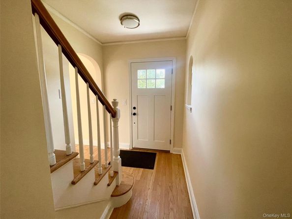 24 Tulip Lane, New Hyde Park NY 11040