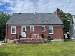 24 Tulip Lane, New Hyde Park NY 11040