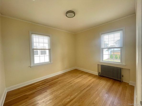 24 Tulip Lane, New Hyde Park NY 11040
