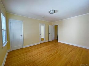 24 Tulip Lane, New Hyde Park NY 11040