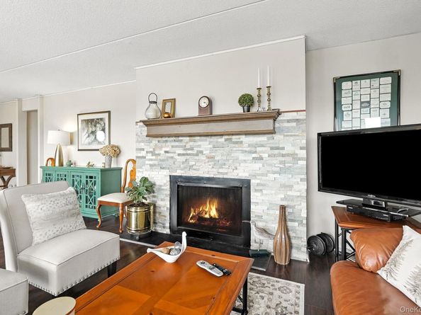 300 High Point Drive PH4, Hartsdale NY 10530