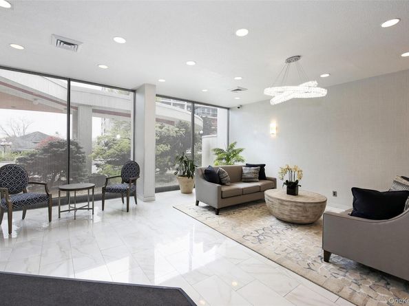 300 High Point Drive PH4, Hartsdale NY 10530