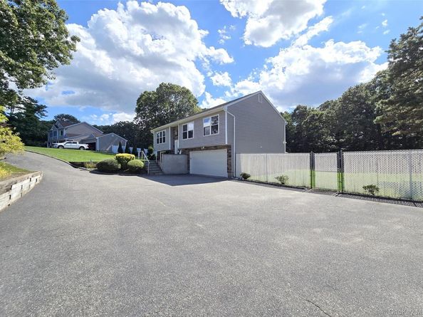 8 Heather Court, Middle Island NY 11953