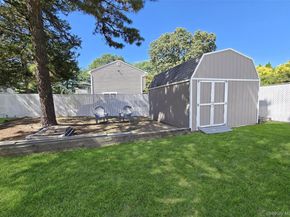 8 Heather Court, Middle Island NY 11953