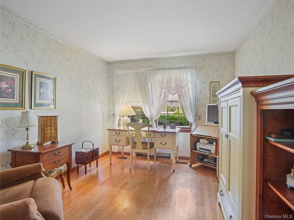 406 Warren Avenue, Hawthorne NY 10532