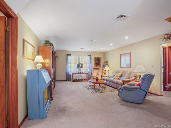 406 Warren Avenue, Hawthorne NY 10532