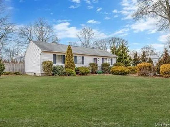 28 Lincoln Boulevard, East Moriches NY 11940