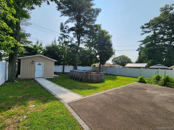 111 Blacksmith Road E, Levittown NY 11756