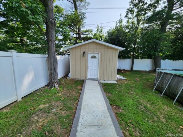 111 Blacksmith Road E, Levittown NY 11756