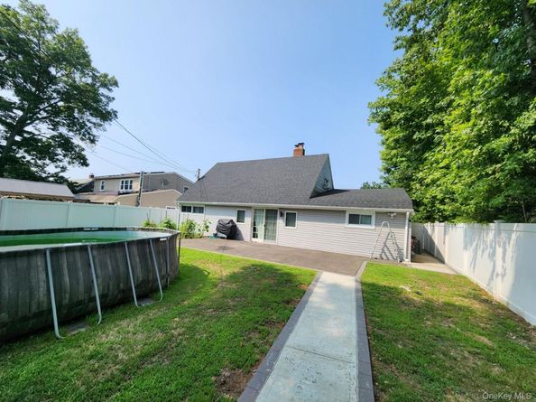 111 Blacksmith Road E, Levittown NY 11756