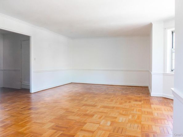 7 chateaux Circle 7E, Scarsdale NY 10583