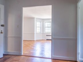 7 chateaux Circle 7E, Scarsdale NY 10583