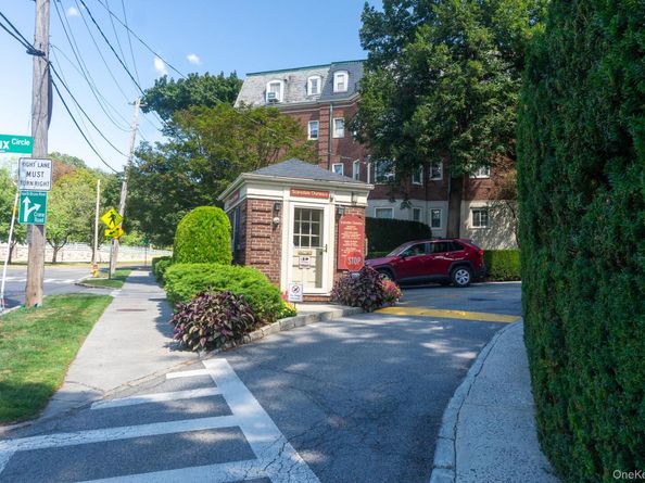 7 chateaux Circle 7E, Scarsdale NY 10583