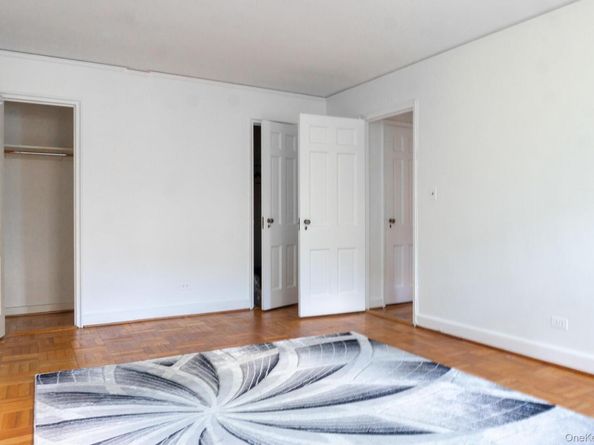 7 chateaux Circle 7E, Scarsdale NY 10583