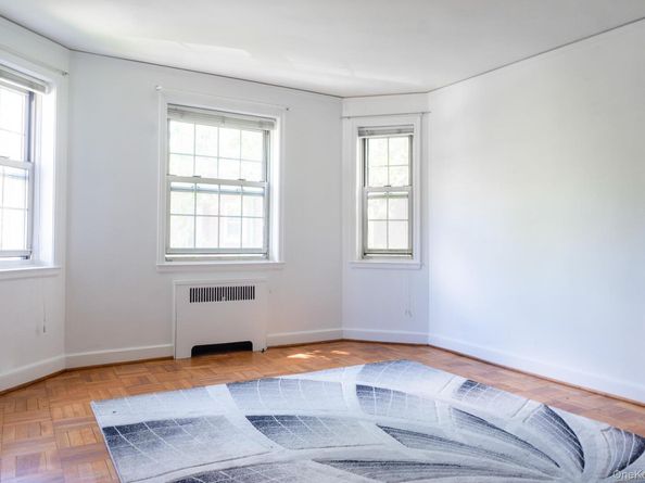 7 chateaux Circle 7E, Scarsdale NY 10583