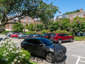 7 chateaux Circle 7E, Scarsdale NY 10583