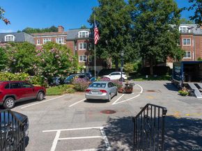 7 chateaux Circle 7E, Scarsdale NY 10583