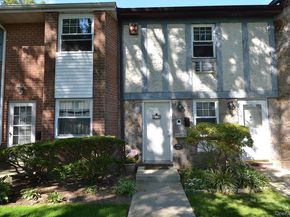 11 Glen Hollow Drive D15, Holtsville NY 11742