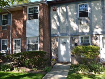 11 Glen Hollow Drive