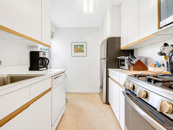 110-11 Queens Boulevard 3L, Forest Hills NY 11375