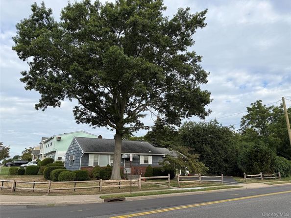 30 Bloomingdale Road, Hicksville NY 11801