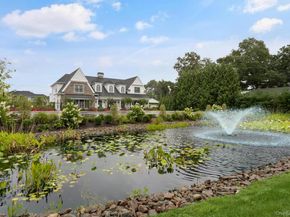 17 Seasons Way 17, Dix Hills NY 11746