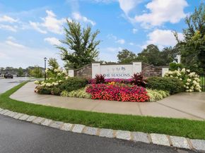 17 Seasons Way 17, Dix Hills NY 11746