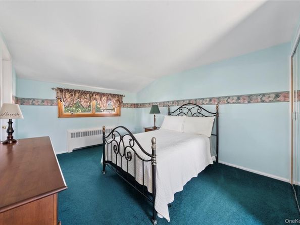 52 Westwood Road S, Massapequa Park NY 11762