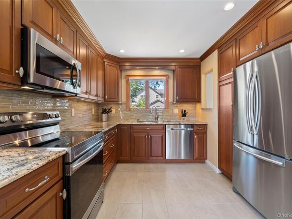 52 Westwood Road S, Massapequa Park NY 11762