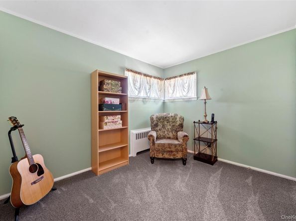 52 Westwood Road S, Massapequa Park NY 11762