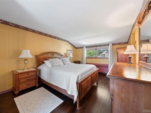 52 Westwood Road S, Massapequa Park NY 11762