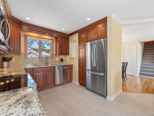 52 Westwood Road S, Massapequa Park NY 11762
