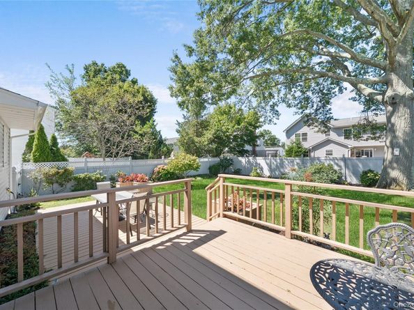 52 Westwood Road S, Massapequa Park NY 11762