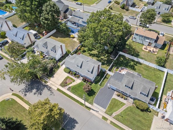 52 Westwood Road S, Massapequa Park NY 11762
