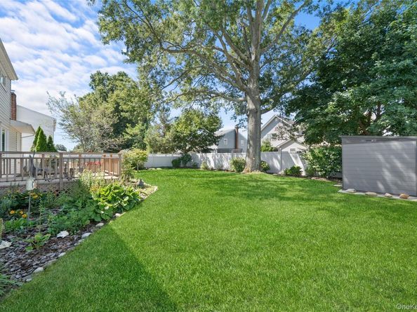 52 Westwood Road S, Massapequa Park NY 11762