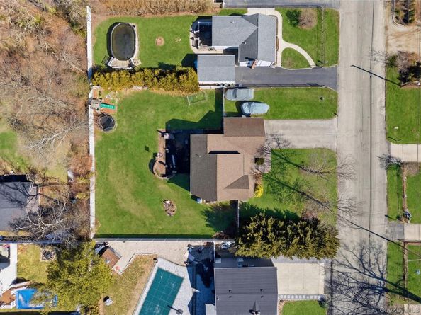 63 Pinedale Avenue, Farmingville NY 11738