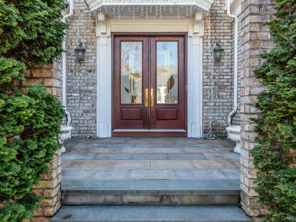 58 Stone Hill Drive S, Manhasset NY 11030