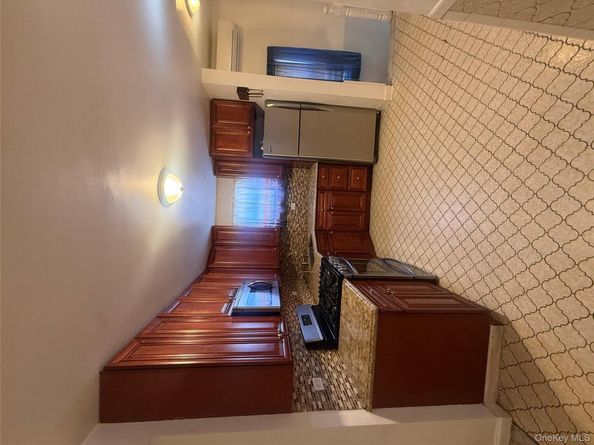 849 E 221st Street, Bronx NY 10467